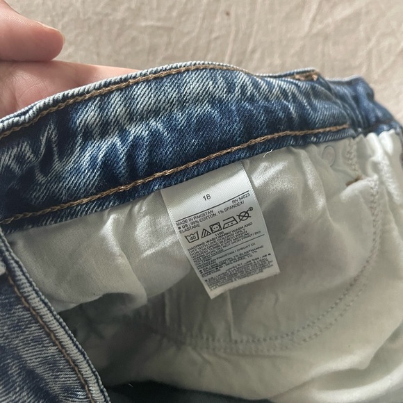 Old Navy OG high rise shorts - 3 Inch Inseam - Picture 3 of 3